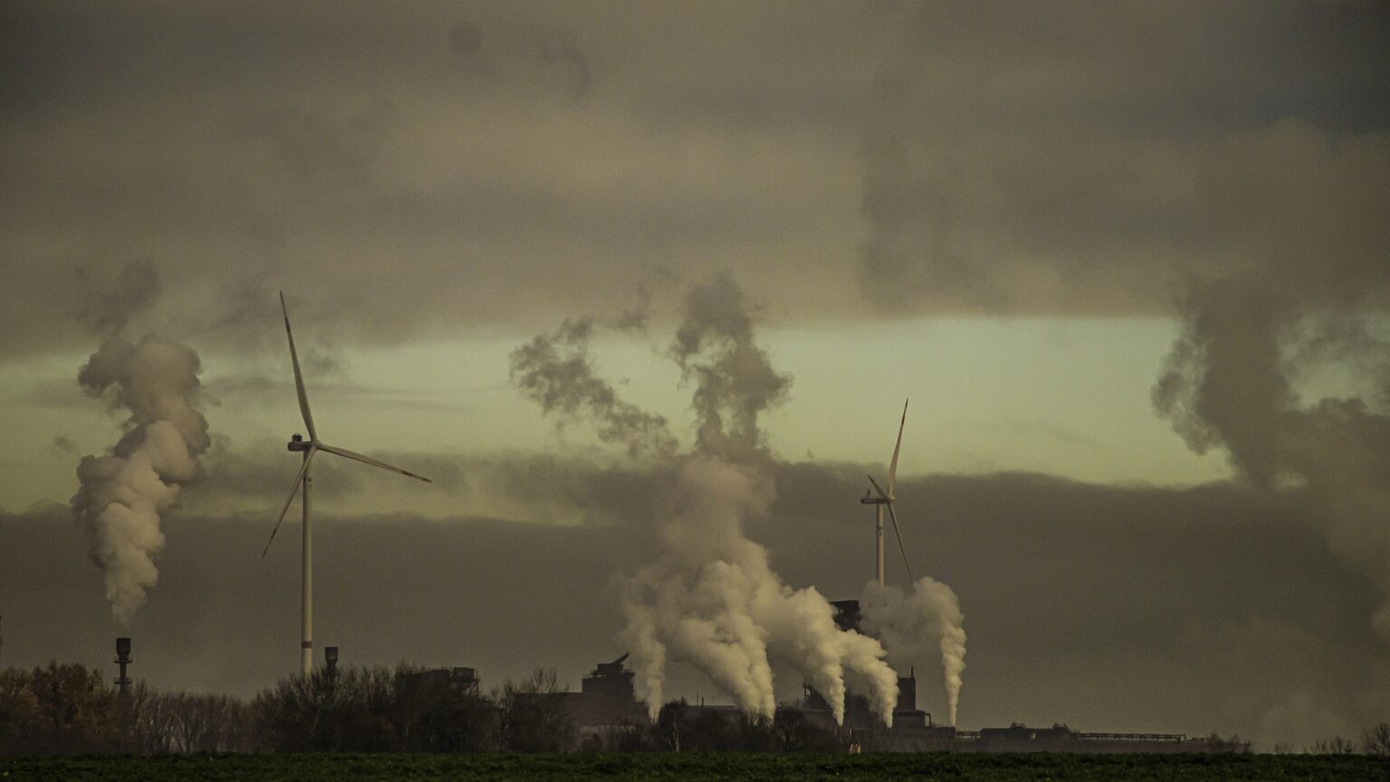 Das negative Urteil zur Aktie bleibt, da Salzgitter stark von Stahl-Kassapreisen abhängt und bald sinkende Preise spüren könnte